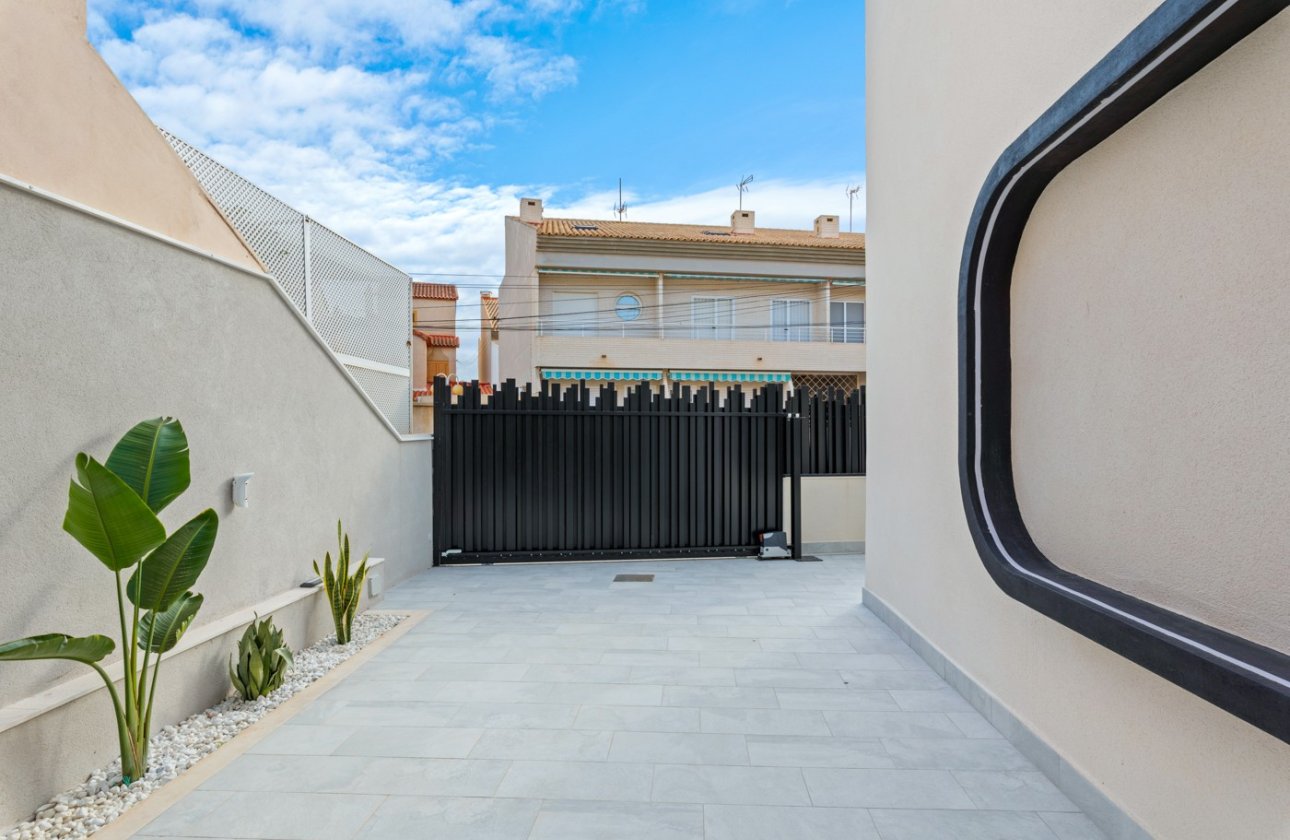 Resale - Villa / Semi detached - Torre de la Horadada - Torre de La Horadada - Town