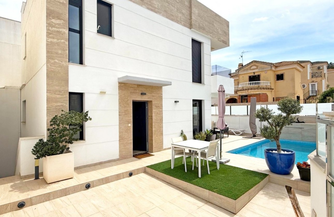 Resale - Villa - Orihuela Costa - Villamartín