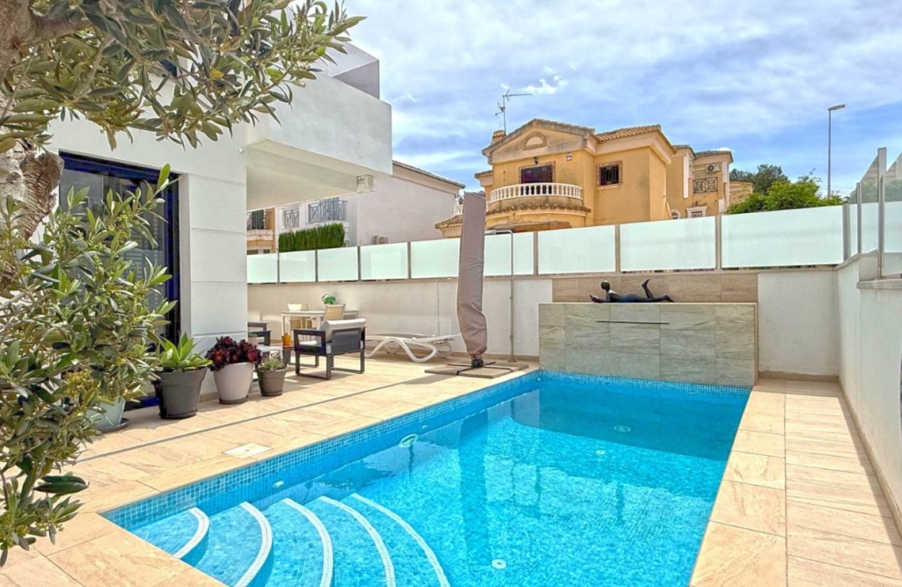 Resale - Villa - Orihuela Costa - Villamartín
