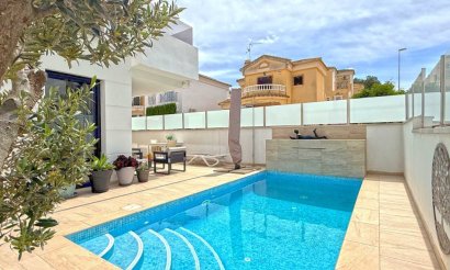 Resale - Villa - Orihuela Costa - Villamartín