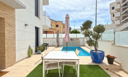 Resale - Villa - Orihuela Costa - Villamartín