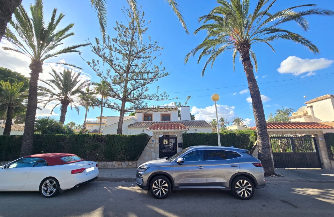Resale - Villa - Orihuela Costa - Cabo Roig *