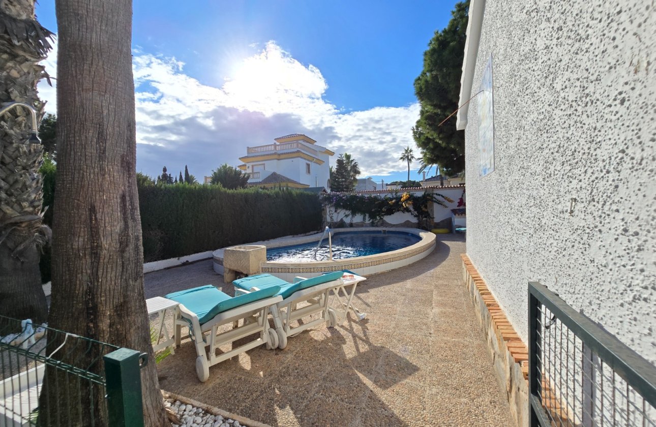 Resale - Villa - Orihuela Costa - Cabo Roig *