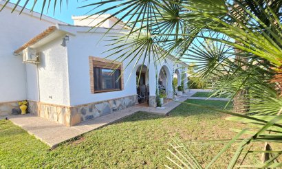 Resale - Villa - Orihuela Costa - Cabo Roig *
