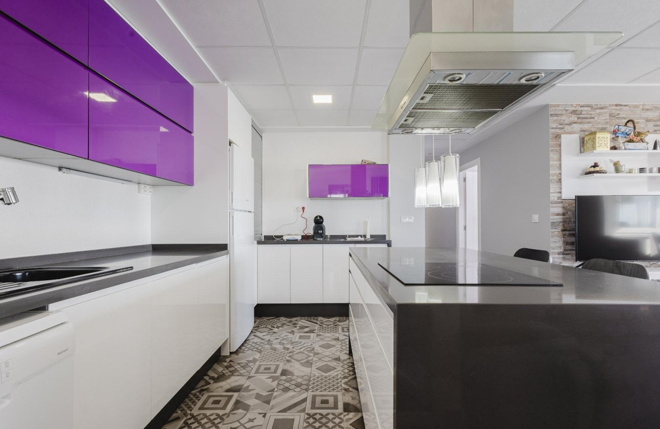 Resale - Apartment / flat - Torrevieja - Playa del Acequión