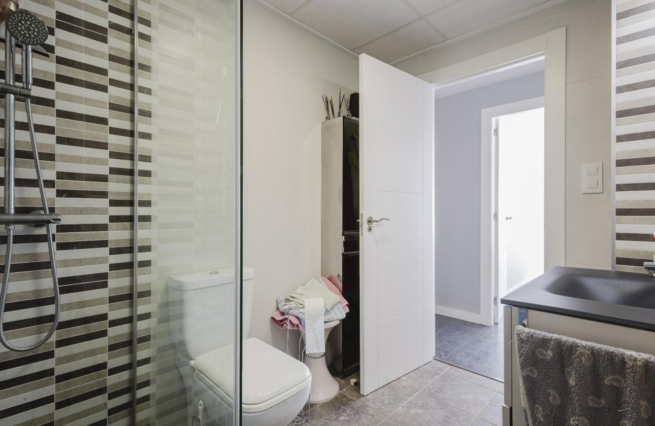 Resale - Apartment / flat - Torrevieja - Playa del Acequión