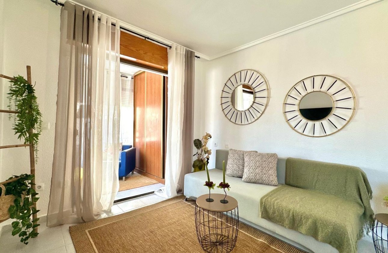 Resale - Apartment / flat - Torrevieja - El Chaparral