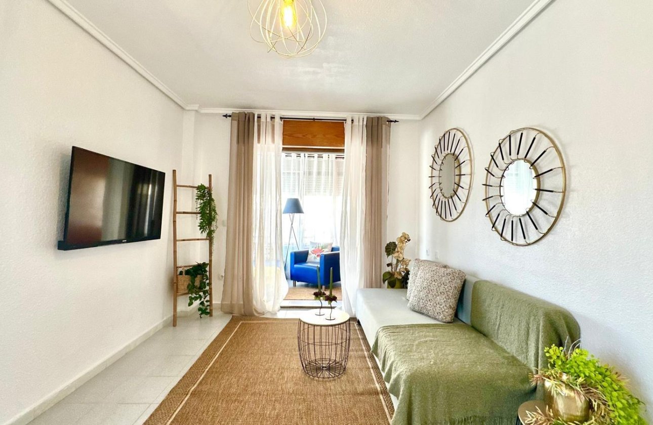 Resale - Apartment / flat - Torrevieja - El Chaparral