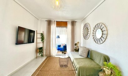 Resale - Apartment / flat - Torrevieja - El Chaparral