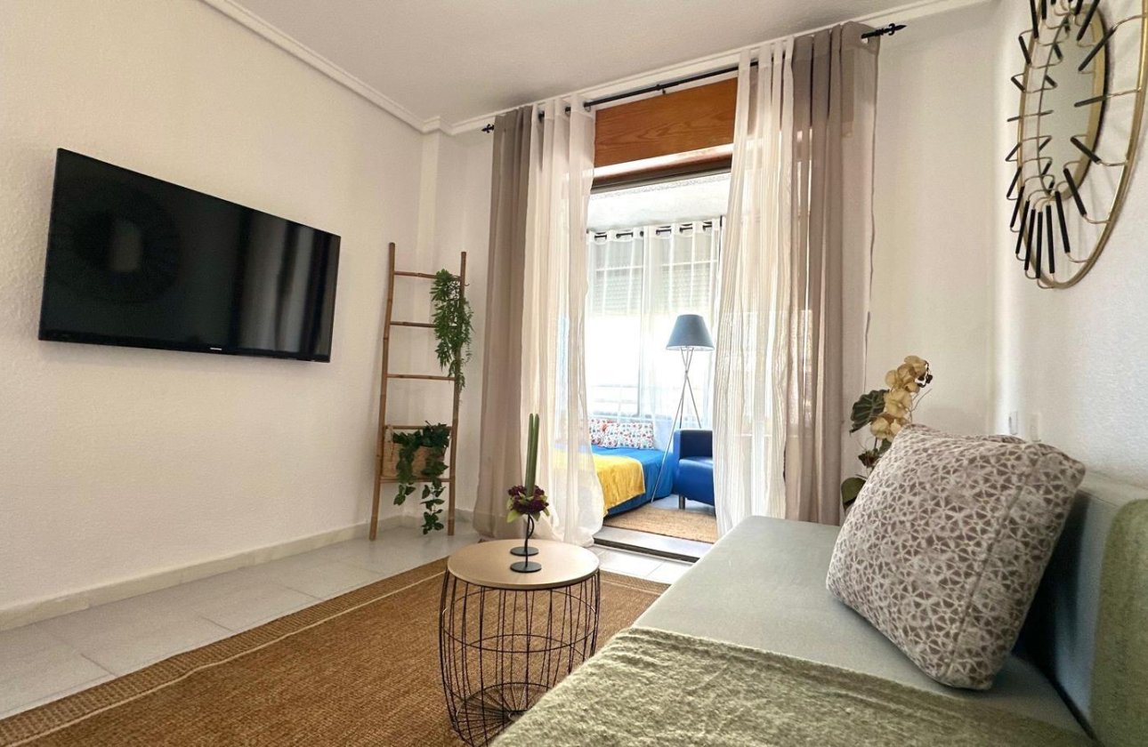 Resale - Apartment / flat - Torrevieja - El Chaparral