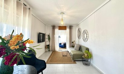 Resale - Apartment / flat - Torrevieja - El Chaparral