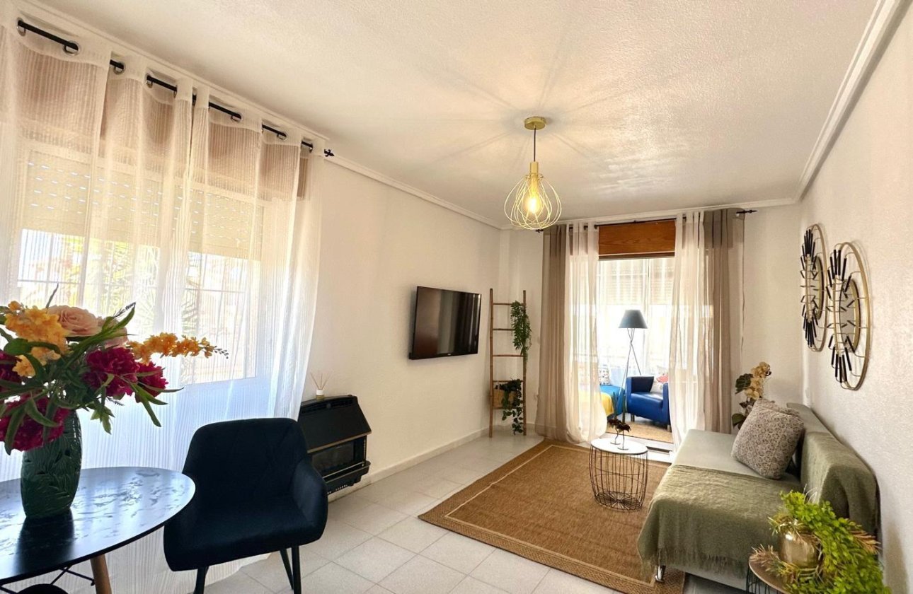 Resale - Apartment / flat - Torrevieja - El Chaparral