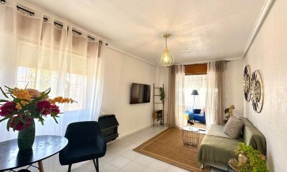 Resale - Apartment / flat - Torrevieja - El Chaparral