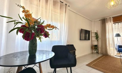 Resale - Apartment / flat - Torrevieja - El Chaparral