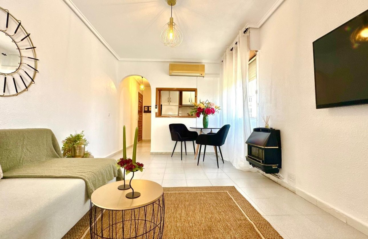 Resale - Apartment / flat - Torrevieja - El Chaparral