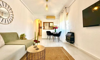 Resale - Apartment / flat - Torrevieja - El Chaparral