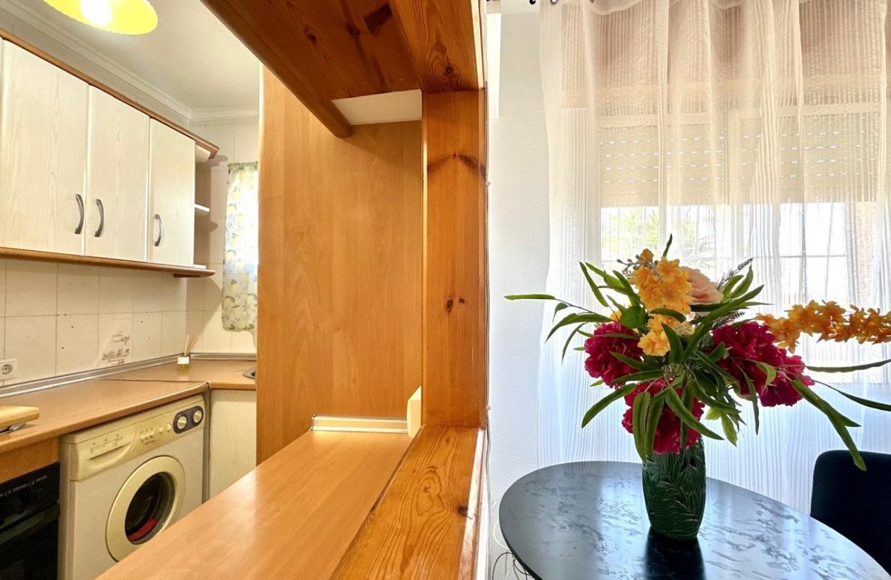 Resale - Apartment / flat - Torrevieja - El Chaparral