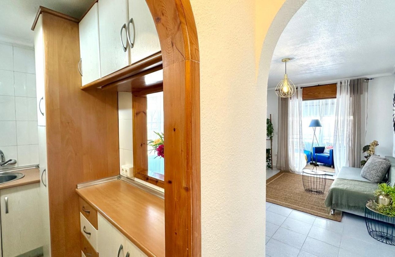 Resale - Apartment / flat - Torrevieja - El Chaparral