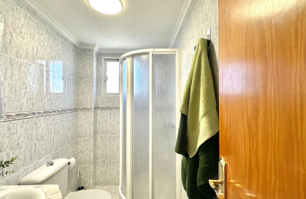 Resale - Apartment / flat - Torrevieja - El Chaparral