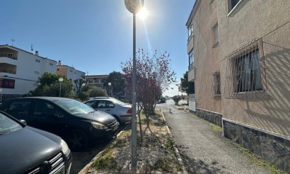 Resale - Apartment / flat - Torrevieja - El Chaparral