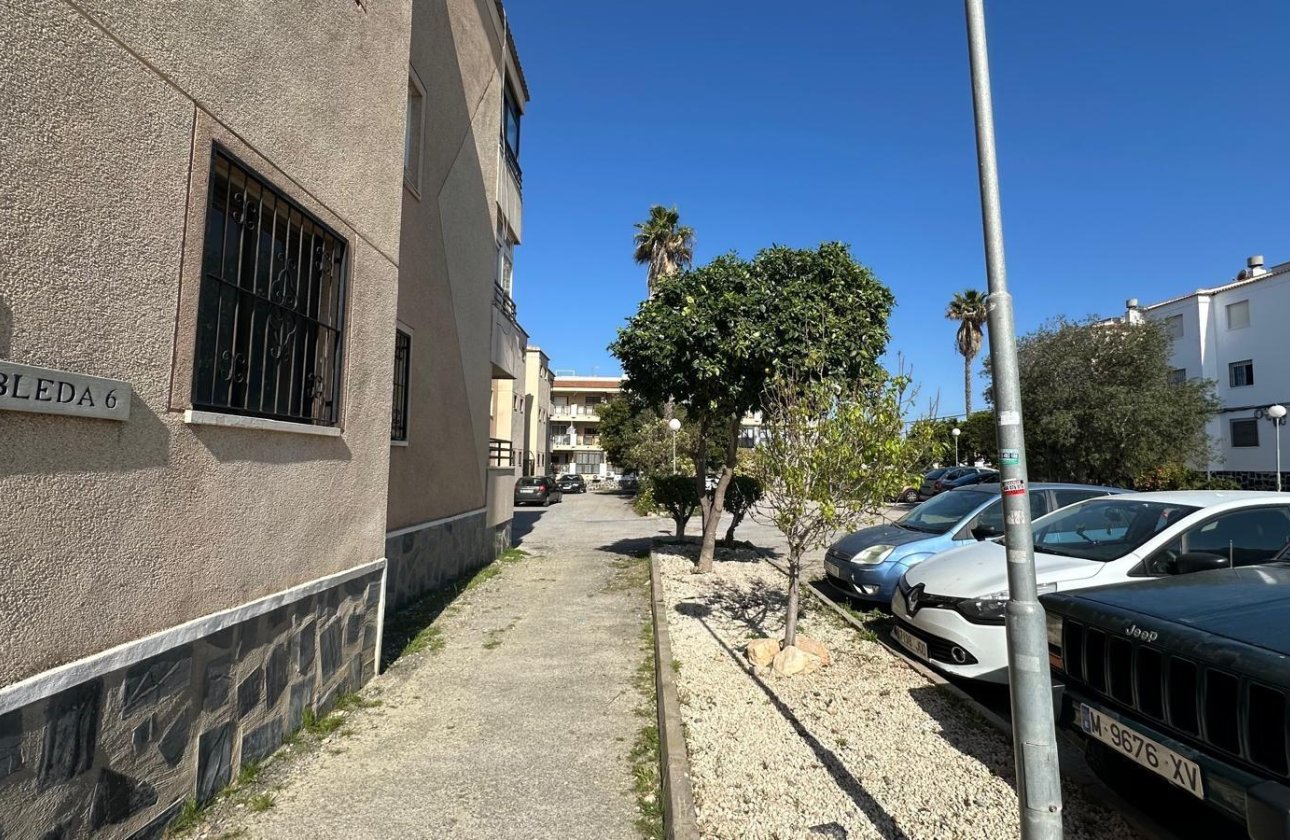 Resale - Apartment / flat - Torrevieja - El Chaparral