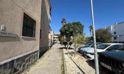 Resale - Apartment / flat - Torrevieja - El Chaparral