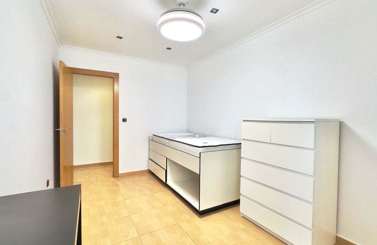 Resale - Apartment / flat - Torrevieja - Centro