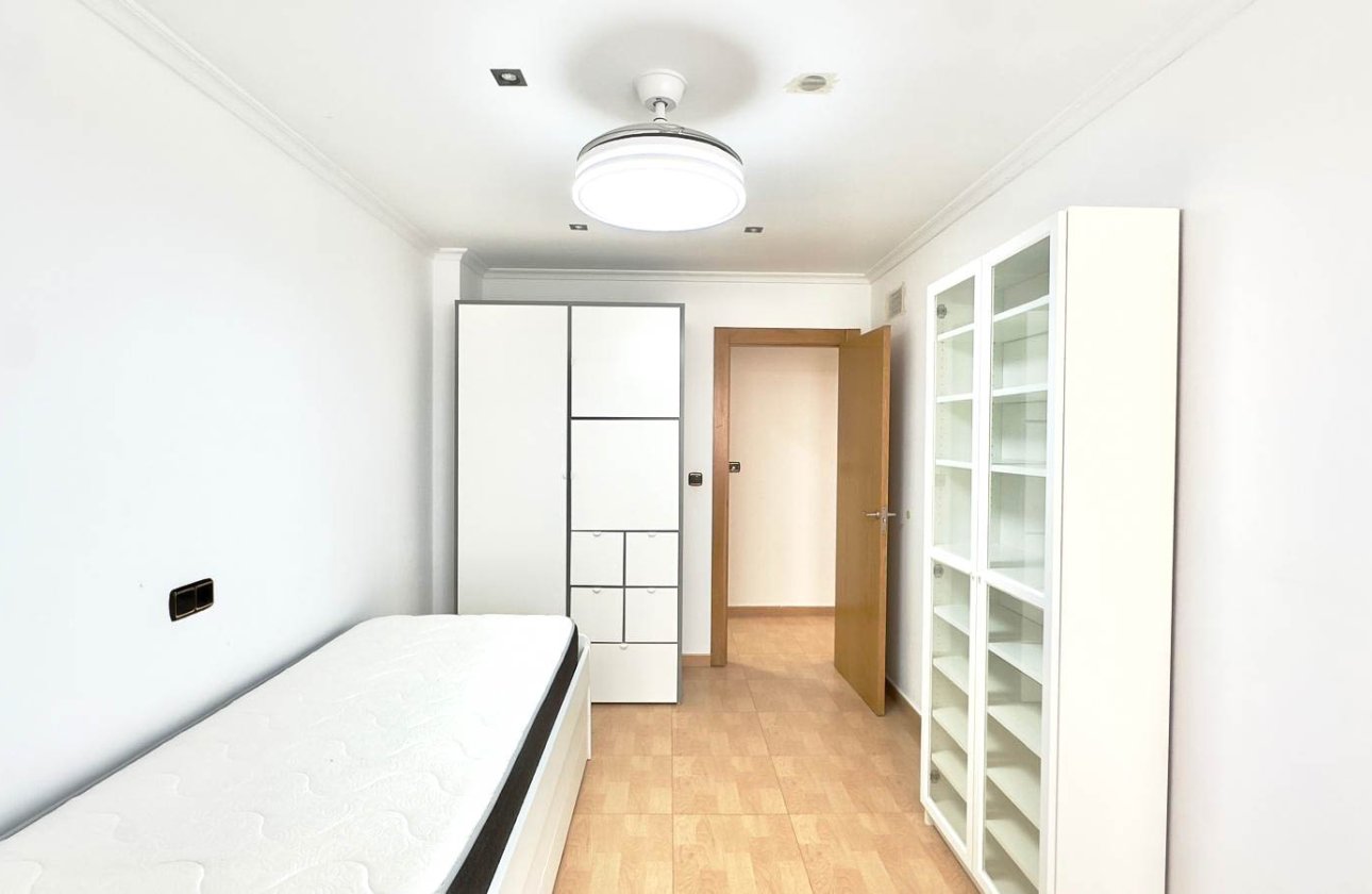 Resale - Apartment / flat - Torrevieja - Centro