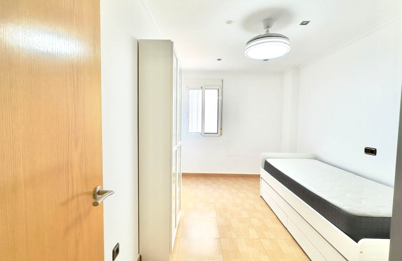 Resale - Apartment / flat - Torrevieja - Centro