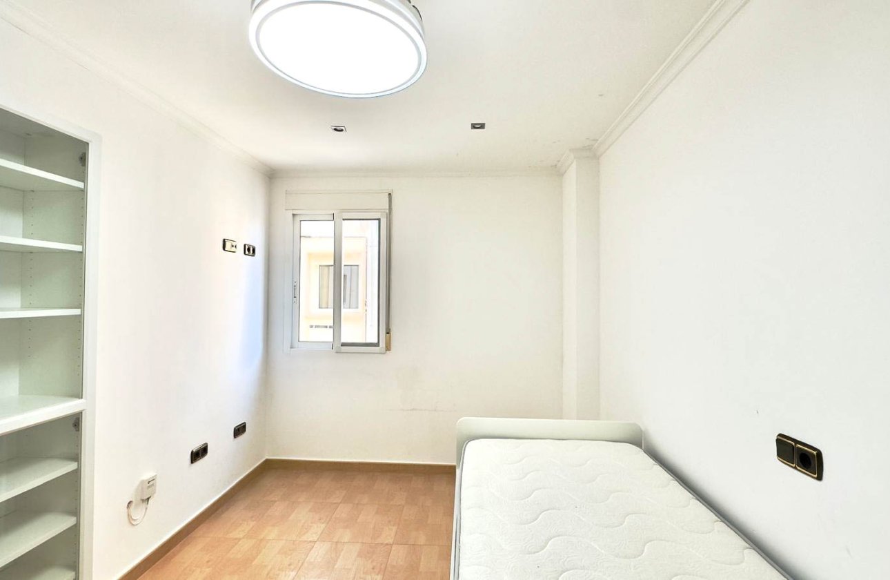 Resale - Apartment / flat - Torrevieja - Centro