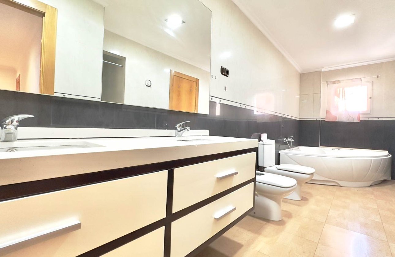 Resale - Apartment / flat - Torrevieja - Centro