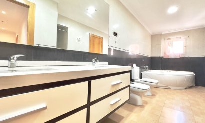 Resale - Apartment / flat - Torrevieja - Centro