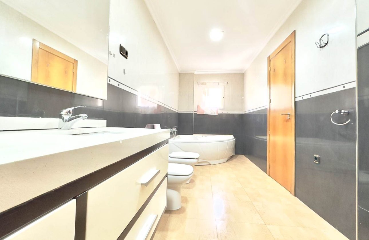 Resale - Apartment / flat - Torrevieja - Centro