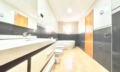 Resale - Apartment / flat - Torrevieja - Centro