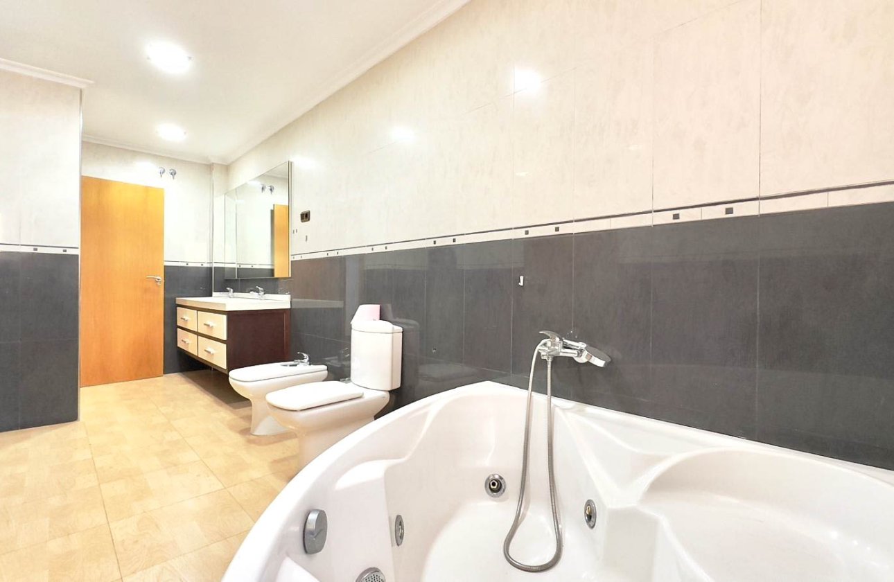 Resale - Apartment / flat - Torrevieja - Centro