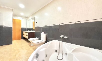 Resale - Apartment / flat - Torrevieja - Centro