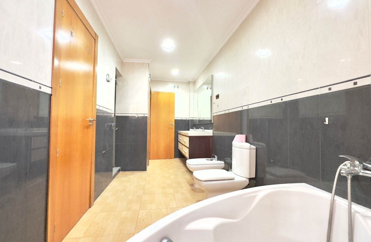 Resale - Apartment / flat - Torrevieja - Centro