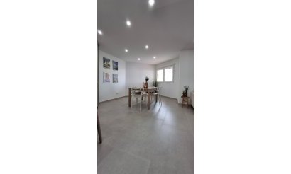 Resale - Apartment / flat - Torrevieja - Playa Acequion