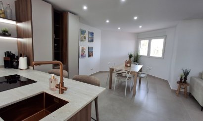 Resale - Apartment / flat - Torrevieja - Playa Acequion