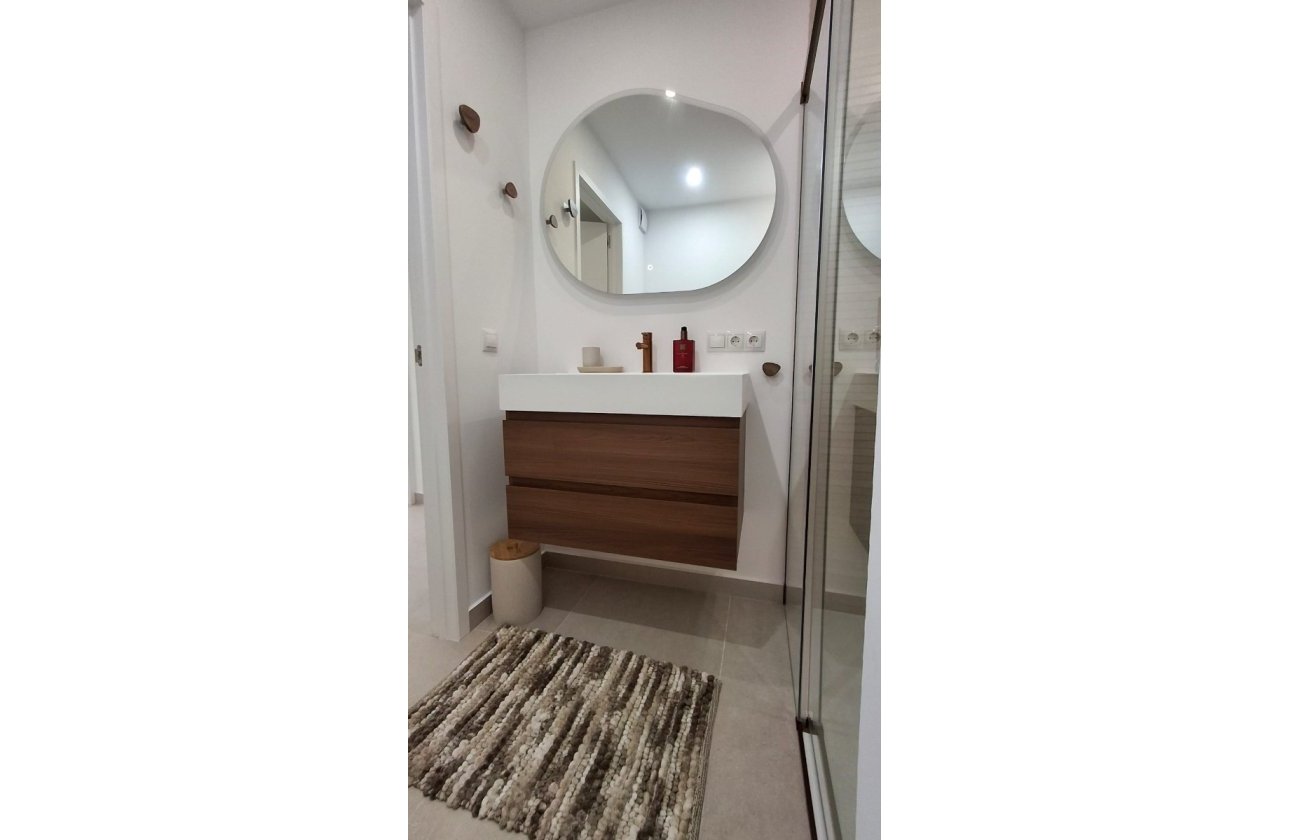Resale - Apartment / flat - Torrevieja - Playa Acequion
