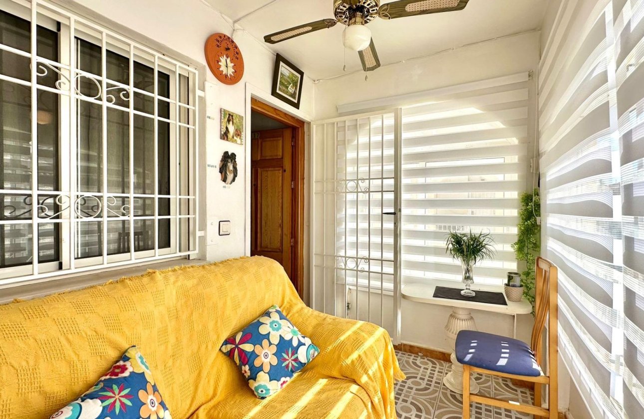 Resale - Bungalow - Torrevieja - La Siesta - El Salado -  Torreta