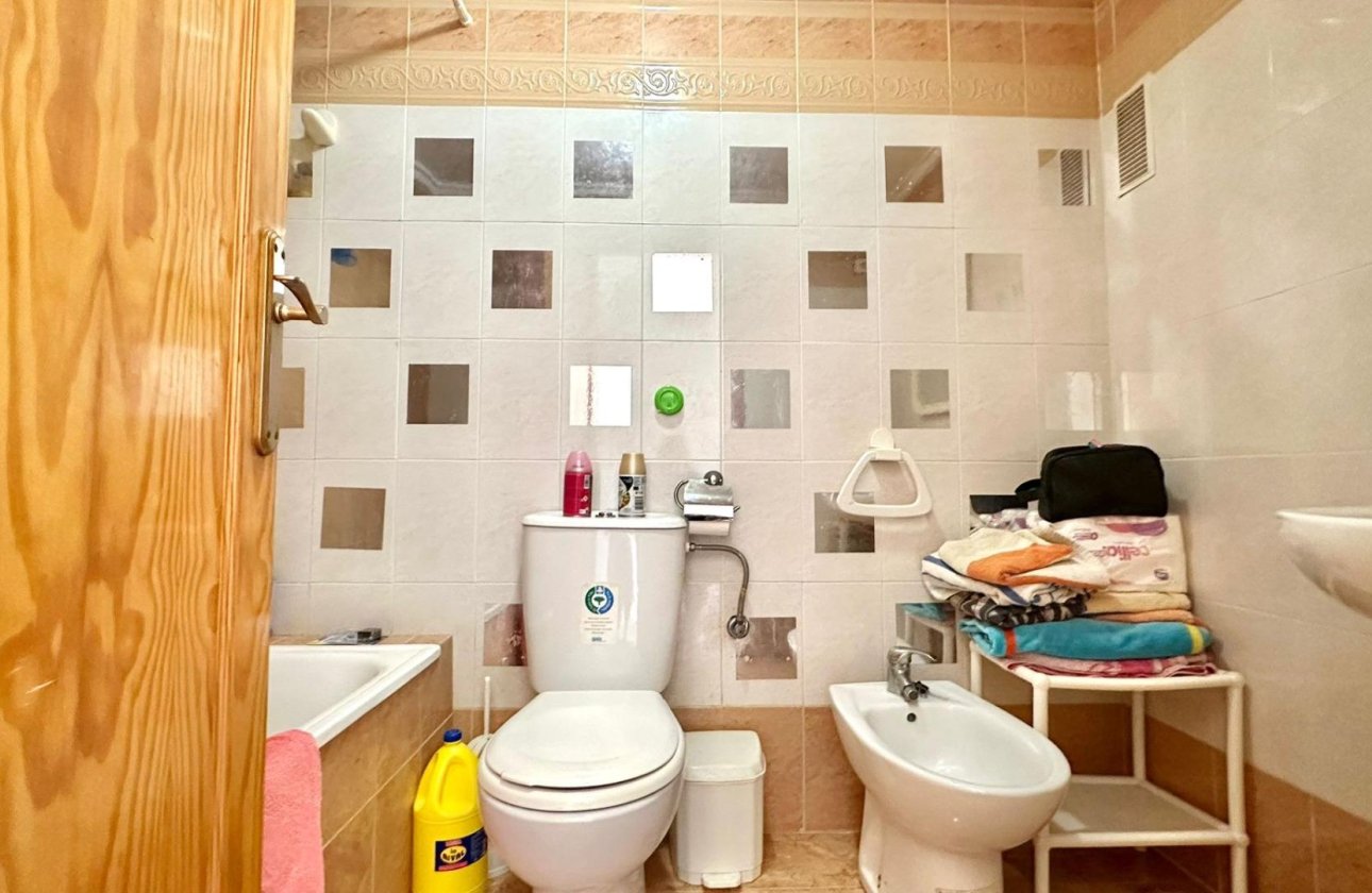 Resale - Bungalow - Torrevieja - La Siesta - El Salado -  Torreta