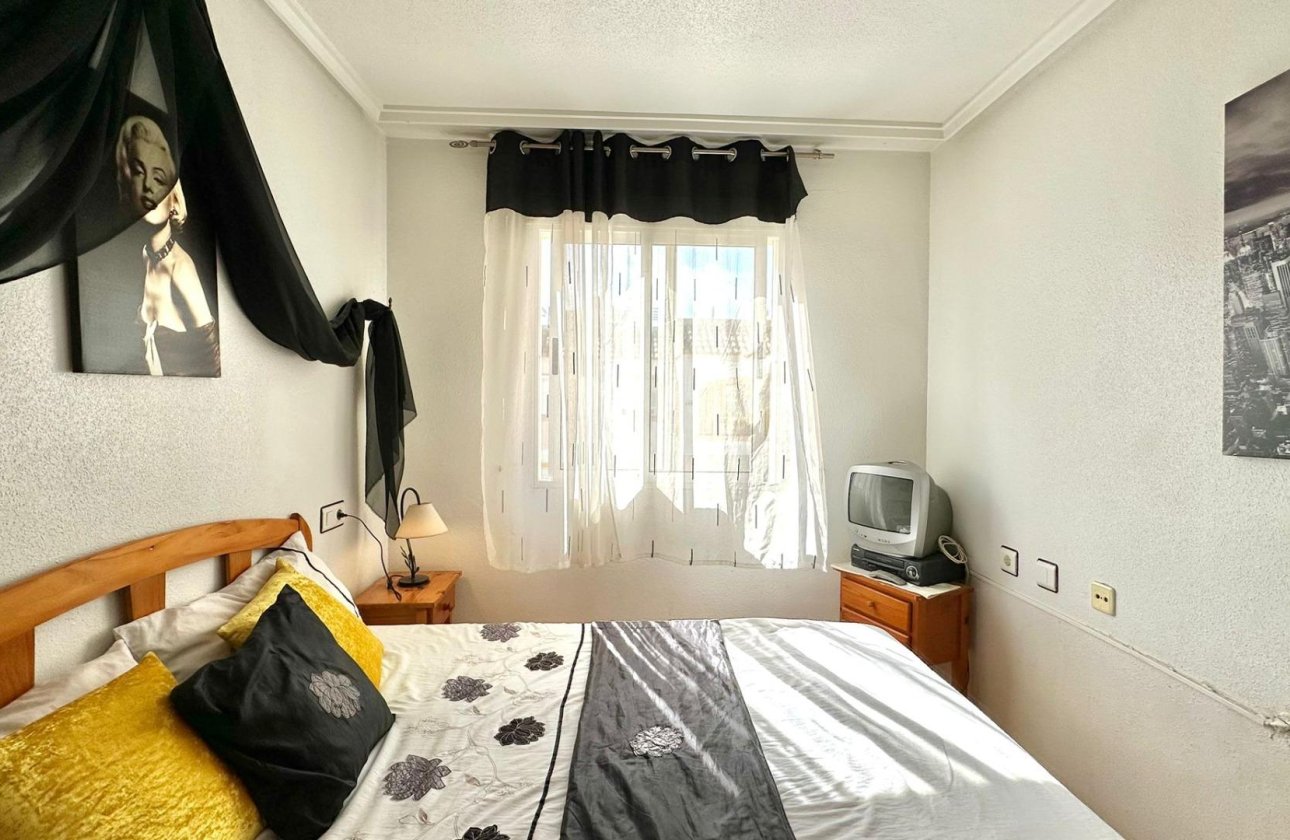 Resale - Bungalow - Torrevieja - La Siesta - El Salado -  Torreta