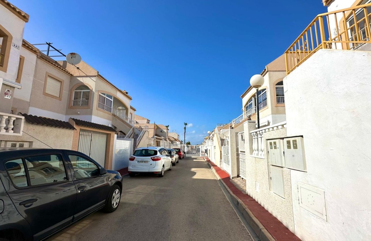 Resale - Bungalow - Torrevieja - La Siesta - El Salado -  Torreta