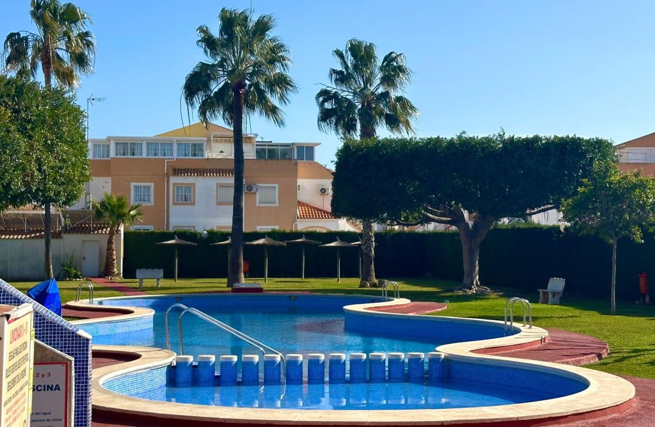 Resale - Bungalow - Torrevieja - La Siesta - El Salado -  Torreta