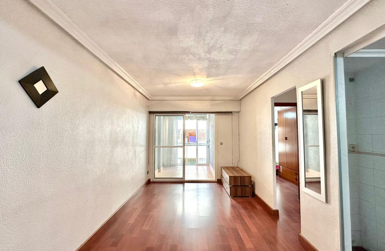 Resale - Apartment / flat - Torrevieja - Playa del Acequión