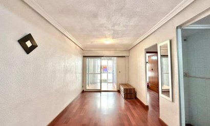 Resale - Apartment / flat - Torrevieja - Playa del Acequión