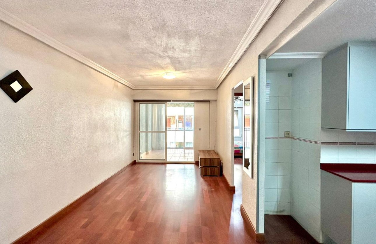 Resale - Apartment / flat - Torrevieja - Playa del Acequión