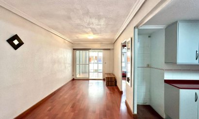 Resale - Apartment / flat - Torrevieja - Playa del Acequión