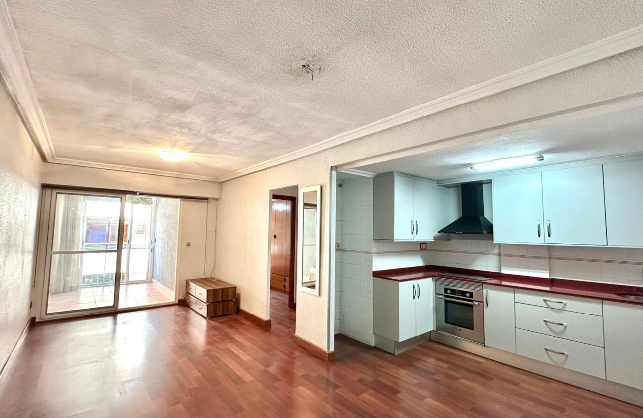 Resale - Apartment / flat - Torrevieja - Playa del Acequión